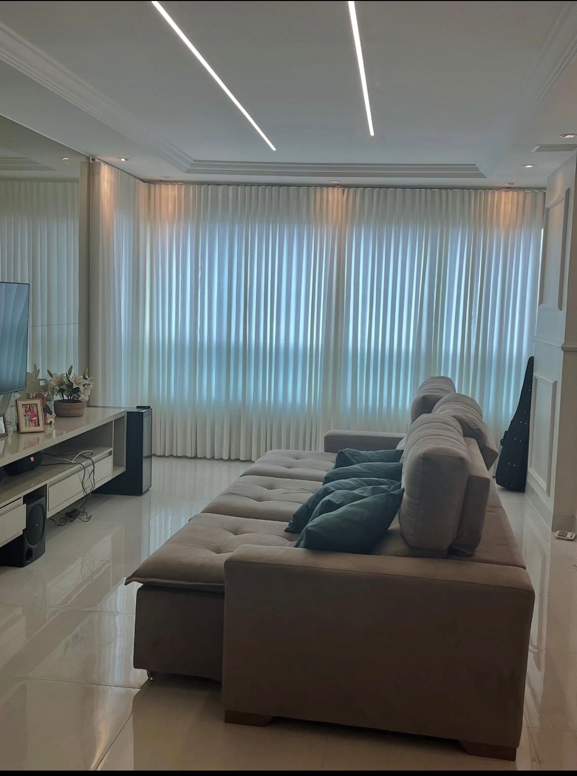 1 Cortina de Gaze de Linho Branco Com Forro Micfrofibra Branco 6,00 x 2,72 barra de 6cm - Trilho suíço Max (G)