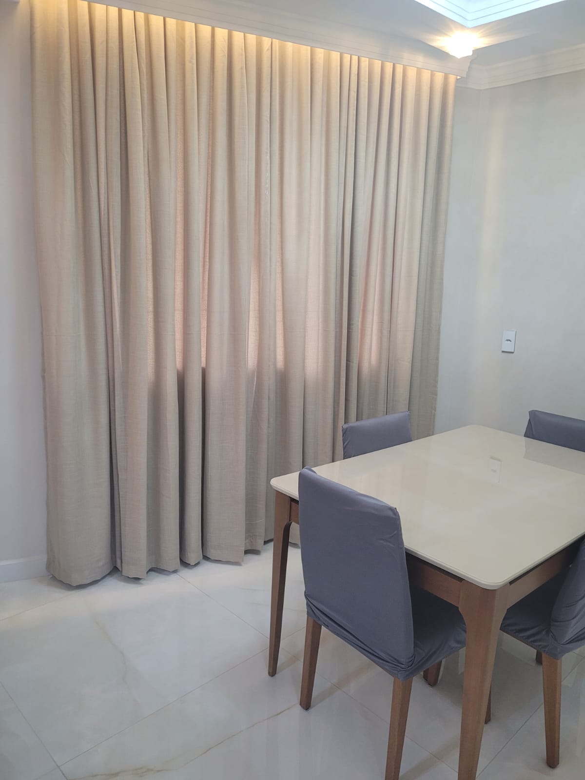 1 Cortina de gaze de linho Off White com forro Blackout 70% bege 10,00 x 2,60 em 2 partes (barra de 6cm) - Cortina para Trilho Suíço Max Simples (G)