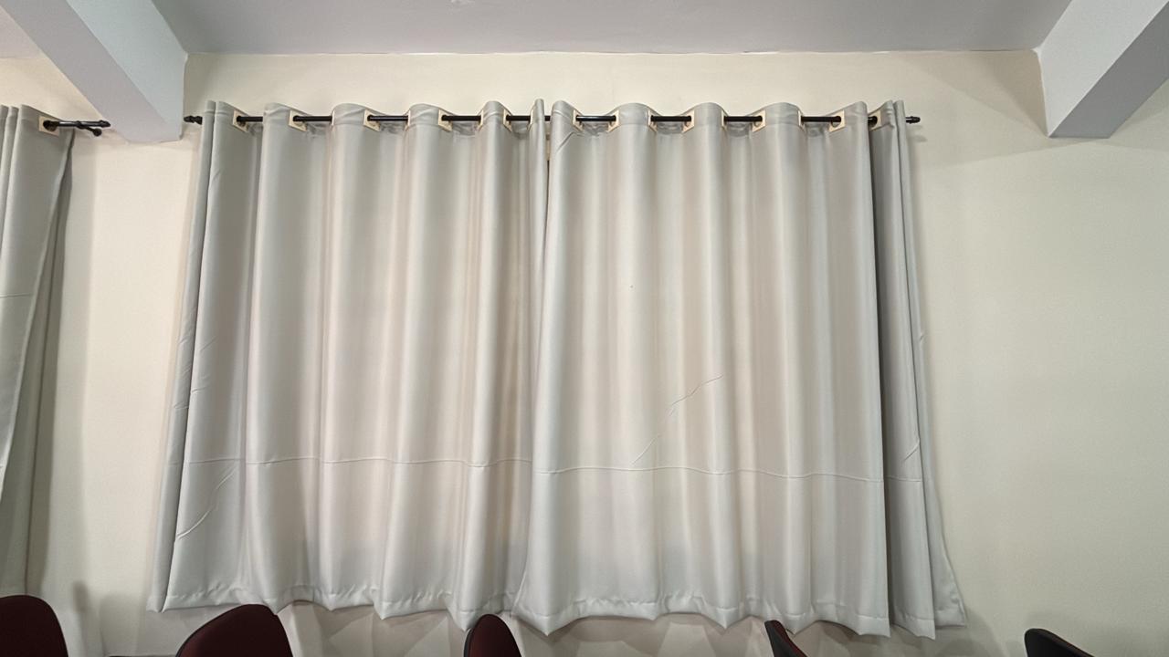 Cortina Blackout 70% bege sem voil para varão simples com ilhós tabaco ( Cliente Bruno - Escola )  ( D ) 