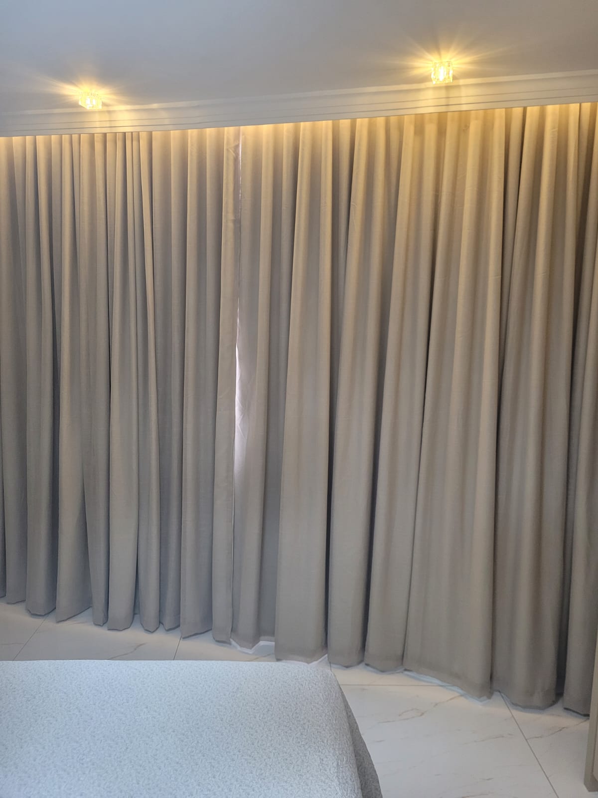 Cortina de Gaze de Linho bege com Forro Blackout 100% bege escuro - Para Trilho Suisso Mini SIMPLES 8,10 x 2,73 ( 4 partes ) Cliente Jhessica ( D )