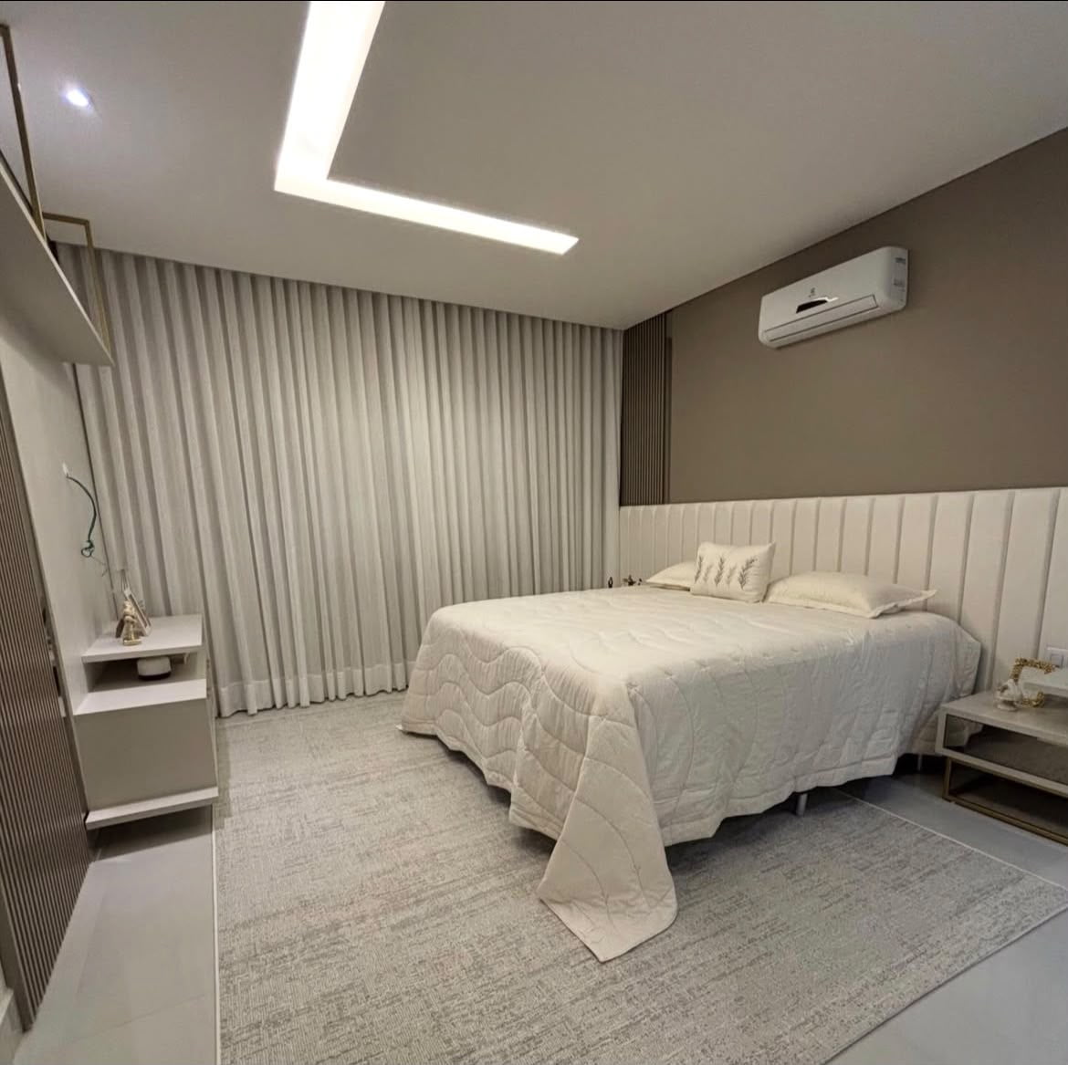 Cortina de Gaze de Linho Bege Com Forro Blackout 100% Off White - Trilho Suiço Max Simples Cortina: 3,00 x 2,68 - em 2 partes - Cliente Luísa (G)