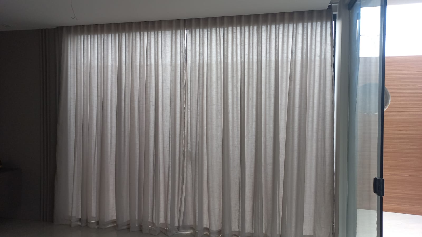 Cortina de Gaze de Linho Cinza com Forro Microfibra Cinza - Para Varão Simples com ilhós cromado 8,00 x 2,73 ( Cliente Priscila Emival ) ( D )