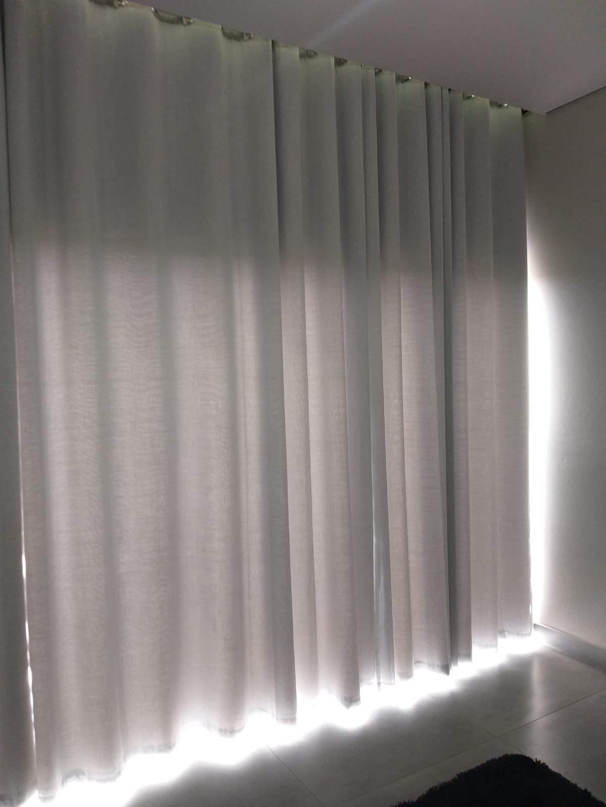 Cortina de Gaze de linho branca com Forro Blackout 70% branco gelo - Para Varão Simples com ilhós cromado ( cliente Liamar ) ( D )