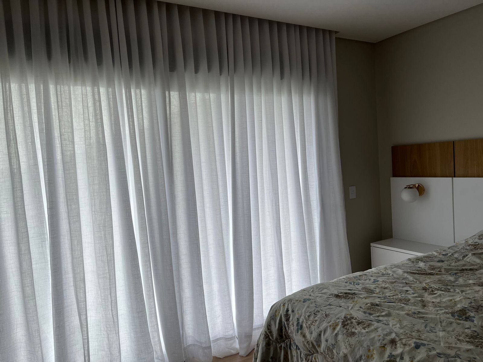 Cortina de Gaze de Linho branco com Forro Microfibra branco  - Para Varão duplo com ilhós cromado 9,00 x 2,33 ( D )