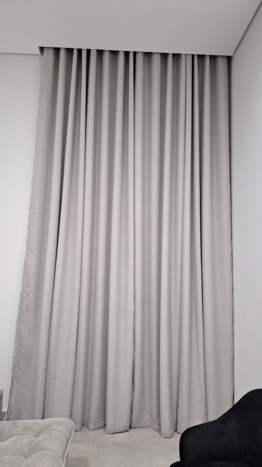 Cortina de Gaze de Linho cinza com Forro Blackout 70% branco gelo - Para Trilho Suisso Max SIMPLES ( Priscila Emival ) Cliente Paula ( D )