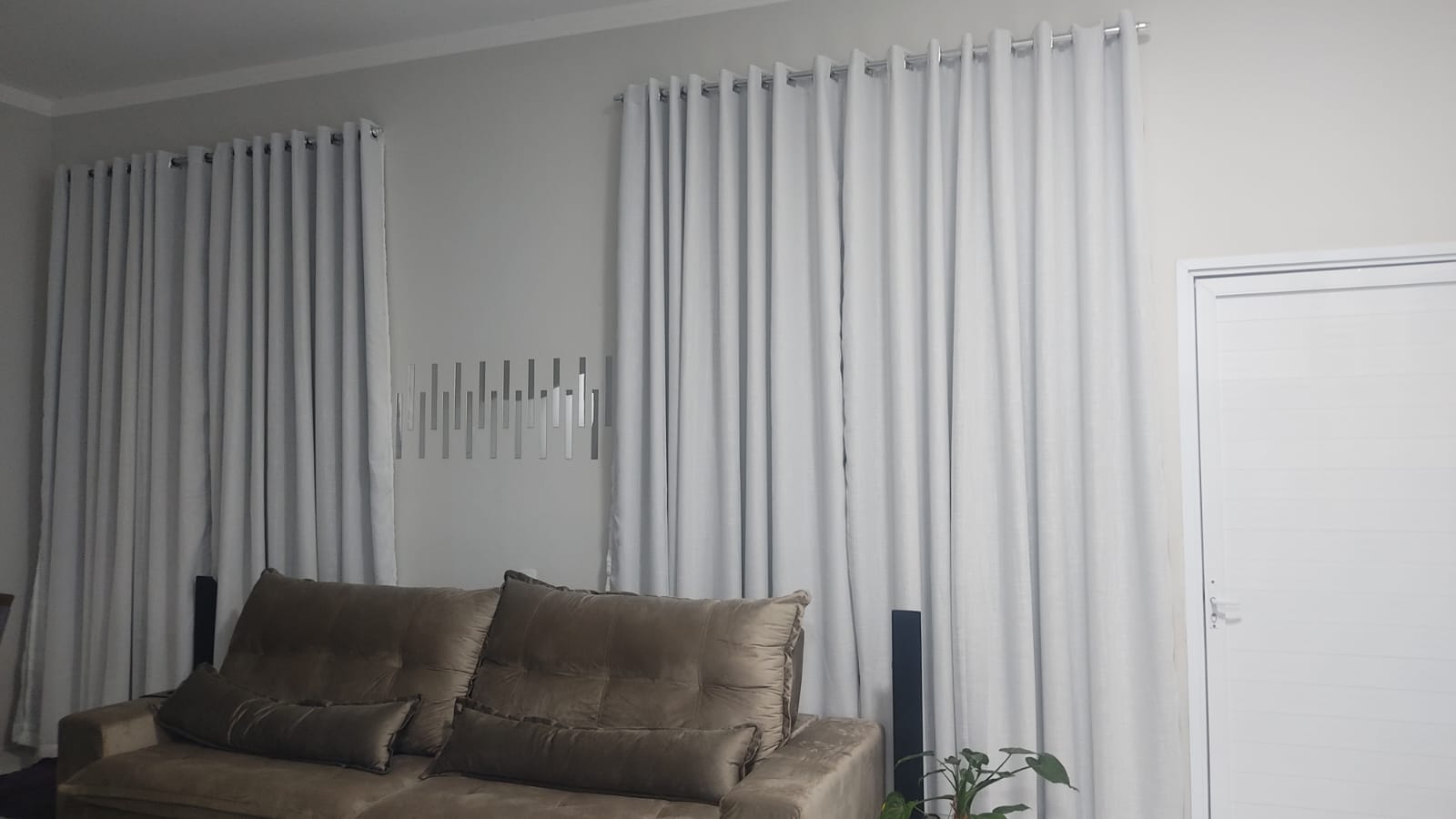 Cortina de Gaze de Linho Off White com Forro Blackout 70% Branco Gelo- Para Varão Simples 10,00x2,50 ( Ver Descrição) W