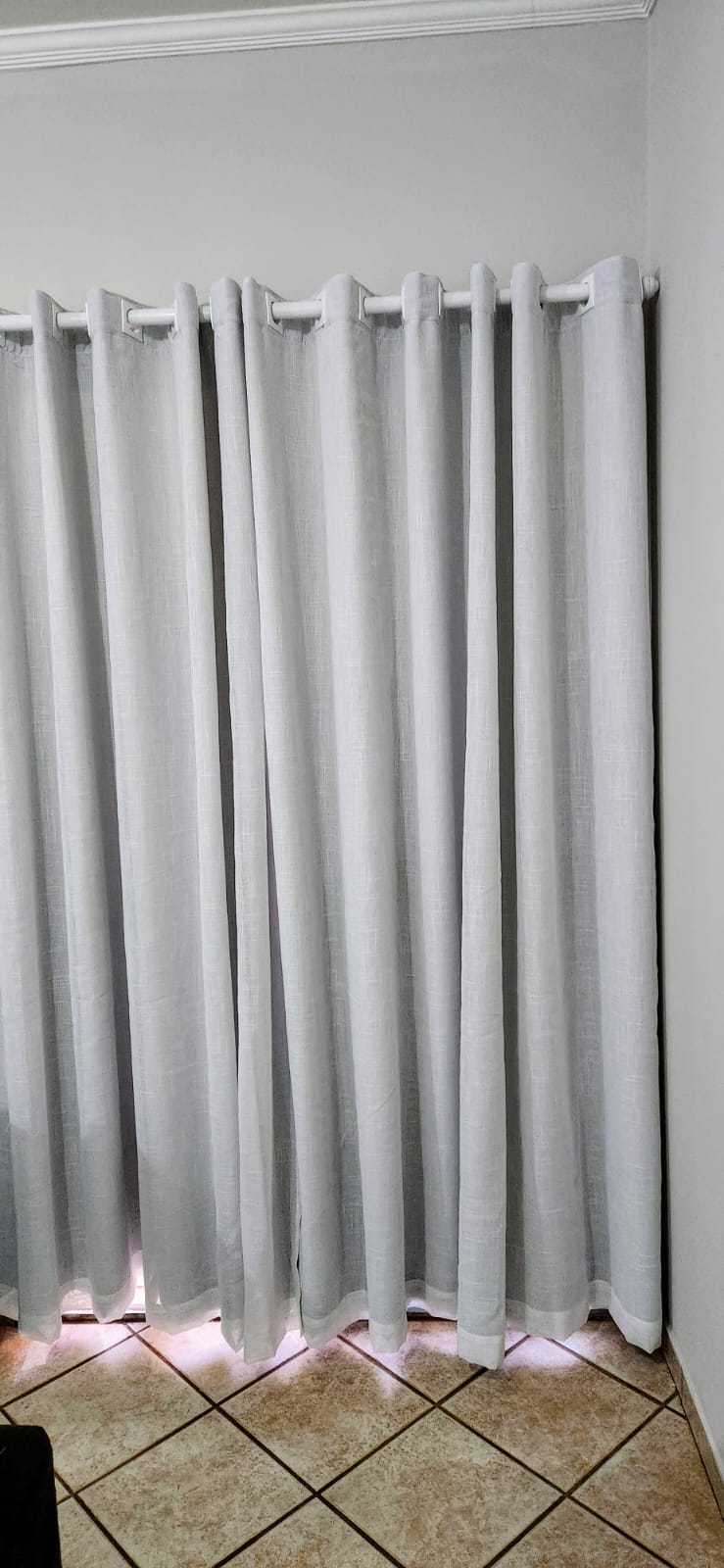 Cortina de Voil cross branco com Forro Blackout 70% branco gelo - Para Varão Simples com ilhós cromado 5,40 x 2,90 ( Cliente Rita de Cassia ) ( D )