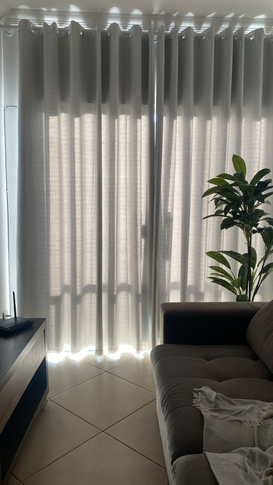 Cortina de Voil Liso branco com Forro Blackout 70% branco gelo - Para Varão Simples passa varão sem ilhós  4,00  x 2,07 ( Cliente Renata ) ( D )