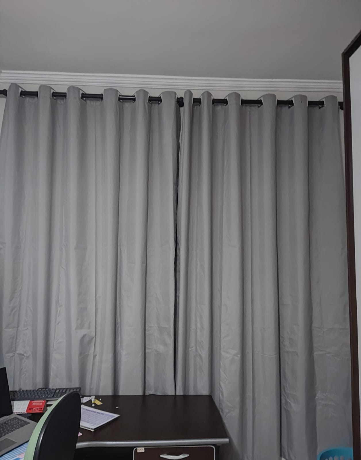 Cortina de Voil Liso cinza  com Forro Blackout 70% Branco gelo  - Para Varão Simples 5,40 x 2,85 ( Cliente Diva ) ( D )