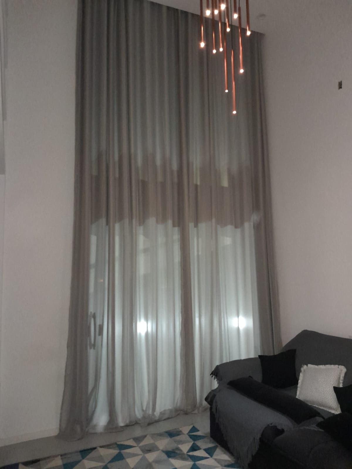 Cortina de Voil Liso cinza com Forro Microfibra cinza  - Trilho Suiço Max Simples 7,00 x 2,68 ( Cliente Diovana ) ( D )