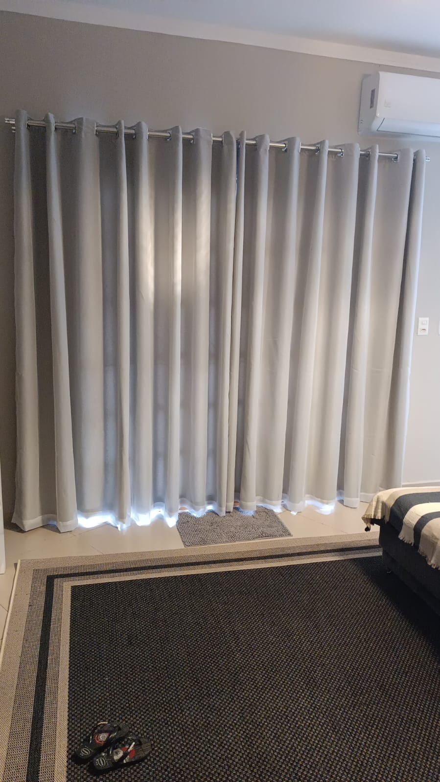 Cortina de Voil Liso Off White com Forro Blackout 70% Bege - Para Varão Simples com ilhós branco 4,00 x 1,10 ( cliente Brenda ) ( D )