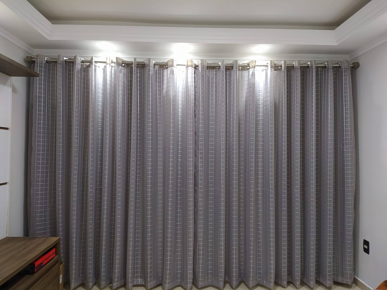 Cortina de Voil Xadrez Cinza com Forro Blackout 100% Cinza - Para Varão Duplo 8,00x2,30 ( Ver descrição) W