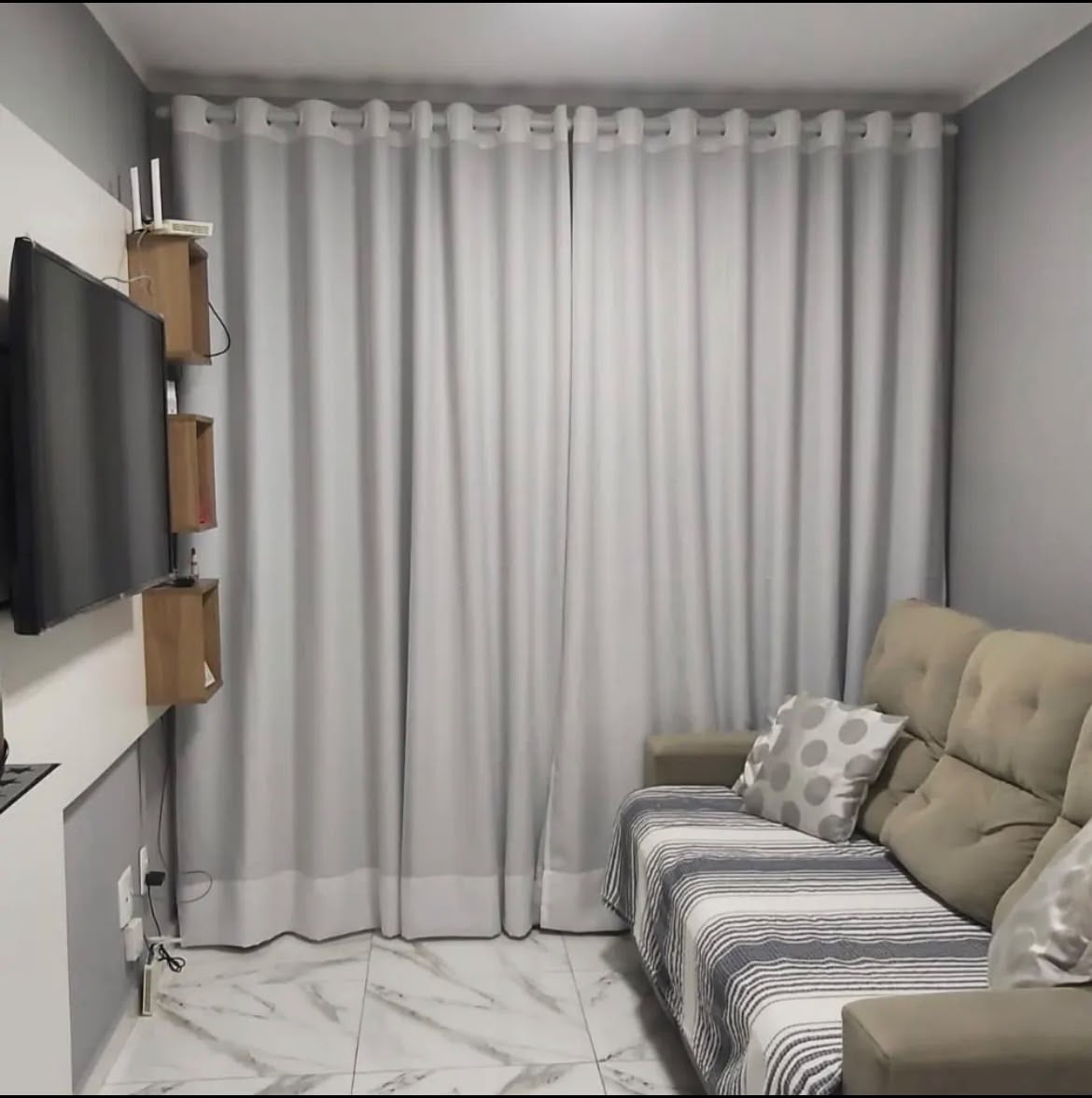 Kit 2 cortinas iguais, Voil Liso Cinza com Forro Blackout 70% Cinza - Para Varão Simples com ilhós Cromado, Cortina: 4,50 x 2,35 - Em 2 partes,Barra de 6cm Cliente Luiz (G)